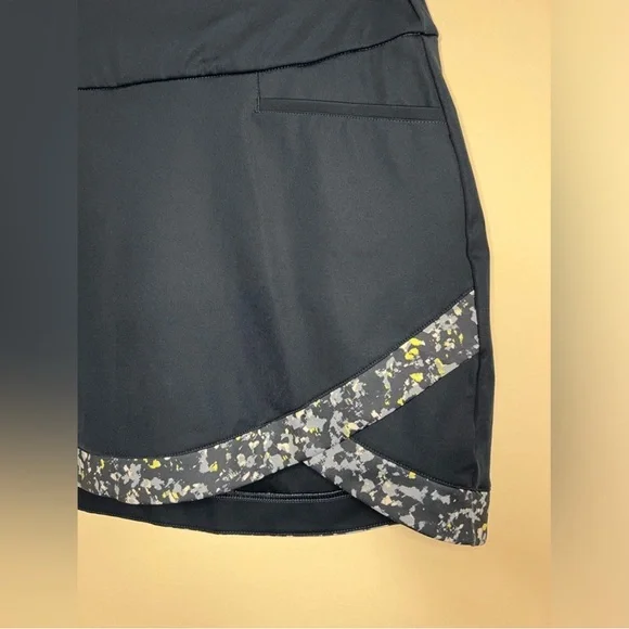 Adidas - ULTIMATE365 PRINTED PRIMEGREEN GOLF SKORT - Size XS - Picture 3 of 9